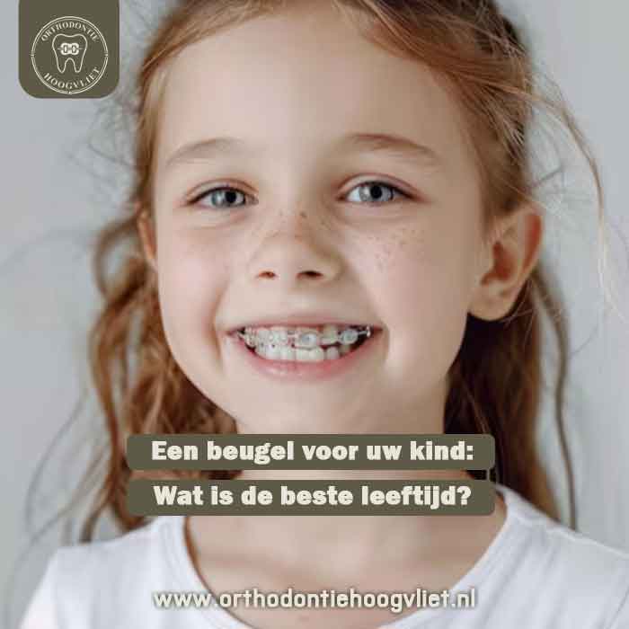 Een lachend jong meisje met een beugel, gebruikt als illustratie voor het bepalen van de beste leeftijd voor een beugel bij een kind in Hoogvliet.